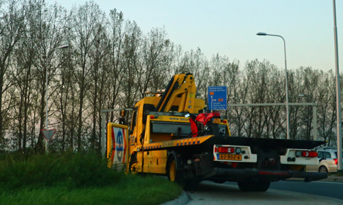 15 oktober Auto rijdt van talud na aanrijding Reeuwijkse Randweg Reeuwijk